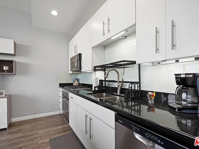 1100 Wilshire Blvd #2201 — Photo 13