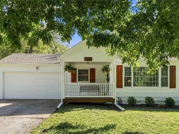 8621 Floyd St, Overland Park, KS 66212