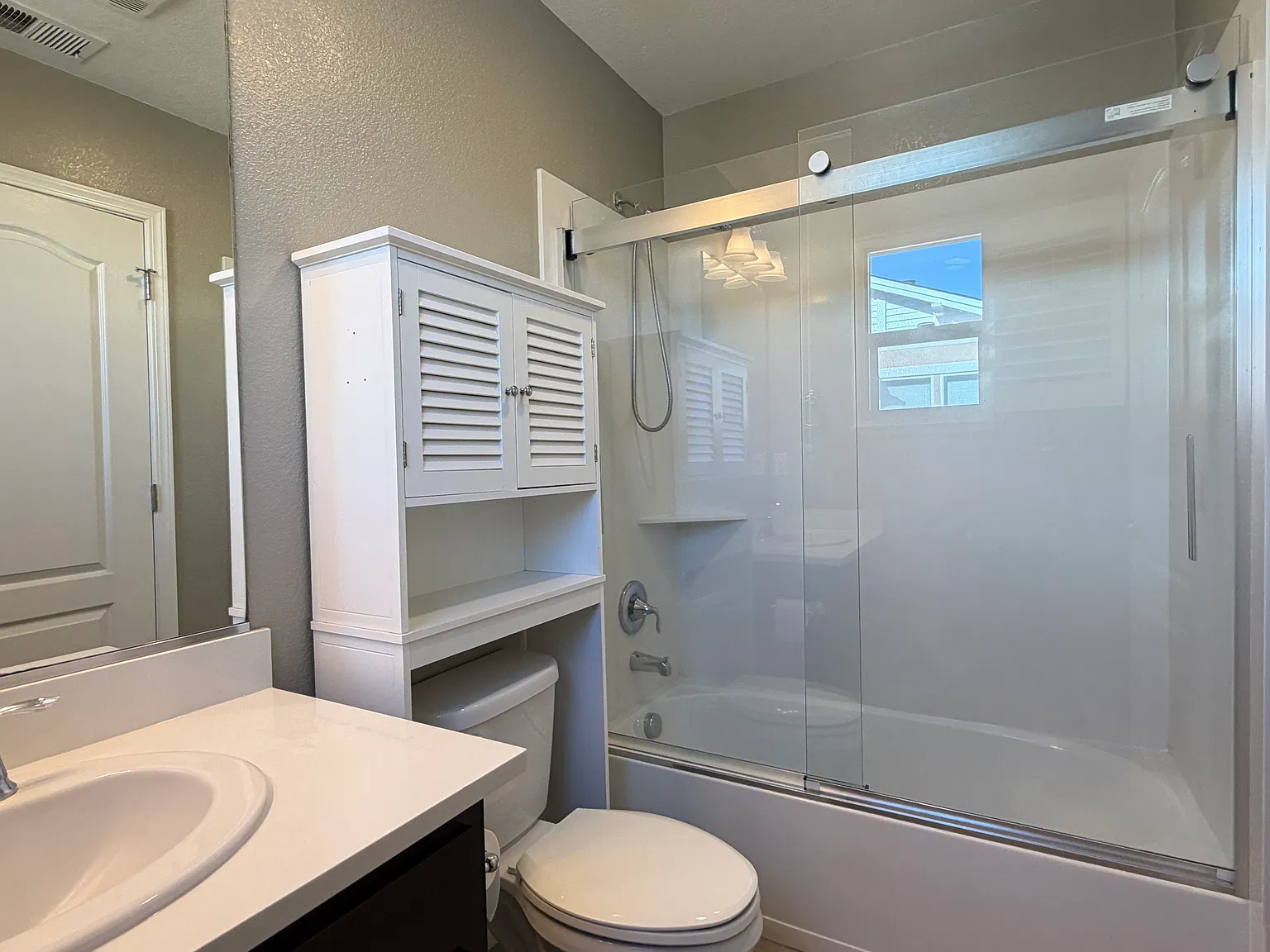 2 bed, 2.5 bath, 1241 sqft, $4,200 — Photo 4