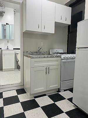 3rd image of 98 Charlton St #21