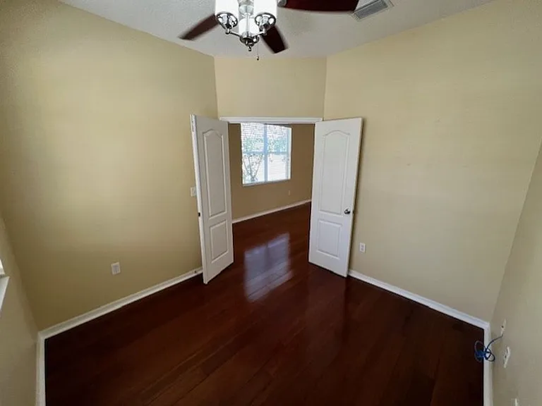1046 Napolean Way — Photo 6