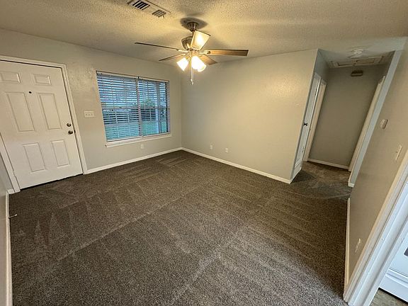 3rd image of 405 Schubert Dr APT A