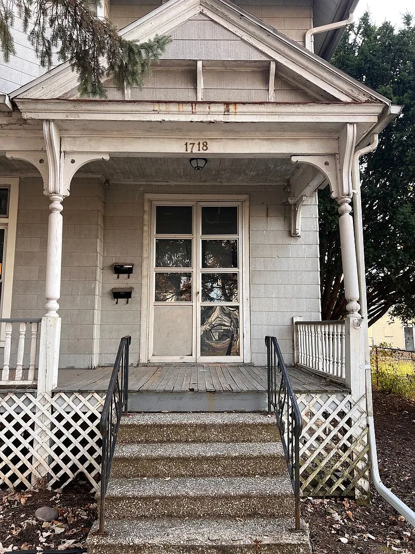 1718 Farnam — Photo 1