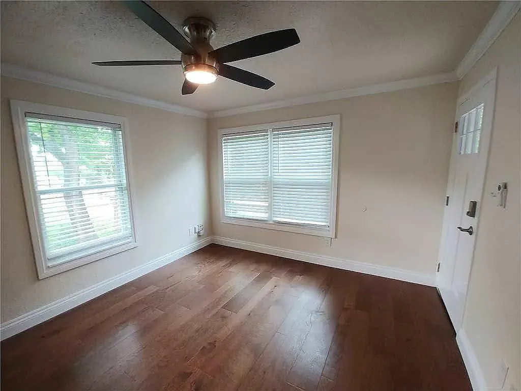 3 bed, 2.0 bath, 1064 sqft, $2,950 — Photo 4