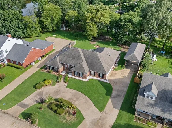 5904 Winchester Dr, Texarkana, TX 75503