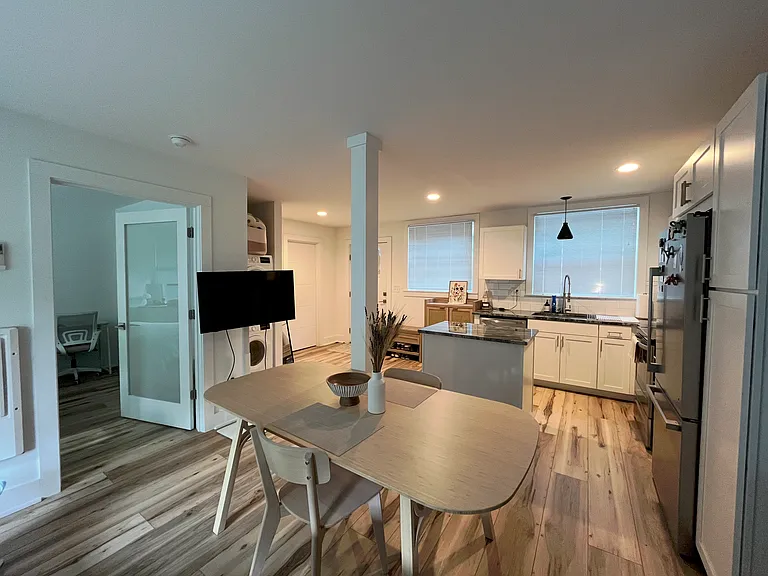 408 Hillsborough St — Photo 4