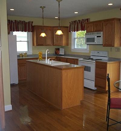 4th image of 220 Floral Park