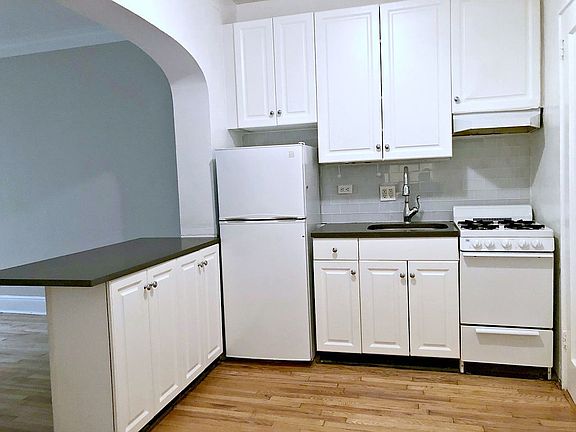 3rd image of 322 E 55th St APT 2A