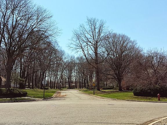 Old Mill Road in Wintre