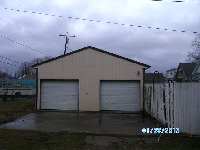 2nd image of 455 Lillie St