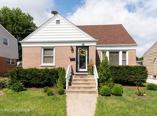 716 N Kennicott Ave, Arlington Heights, IL 60004