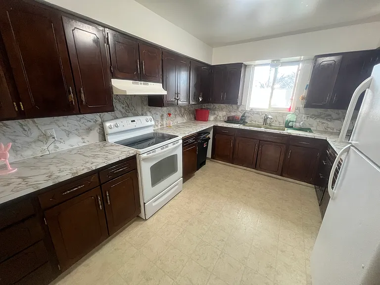 495 E Main St #4 — Photo 2
