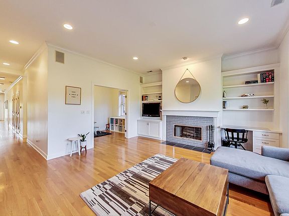 2nd image of 2339 W Montrose Ave APT 4