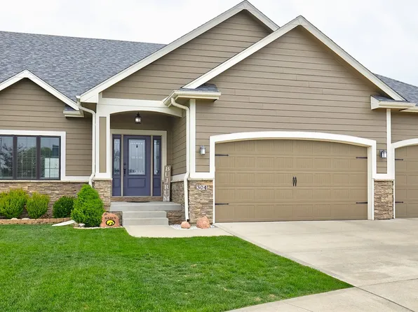 304 SE 17th Ct, Grimes, IA 50111