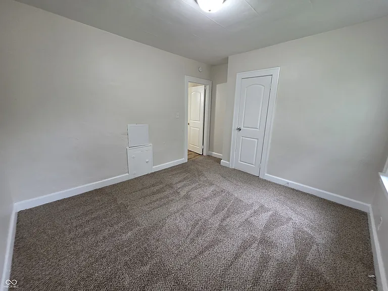 833 N Gladstone Ave — Photo 10