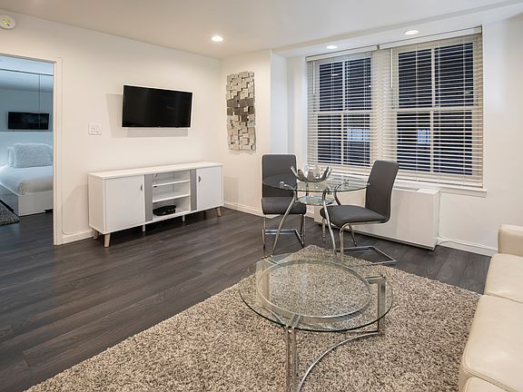 3rd image of 150 W 51st St APT 834
