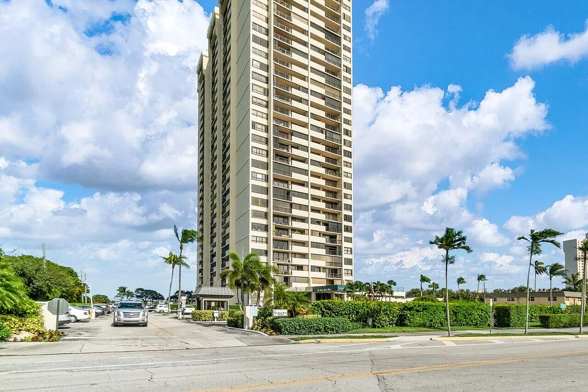 Building Photo - 5600 N Flagler Dr #408