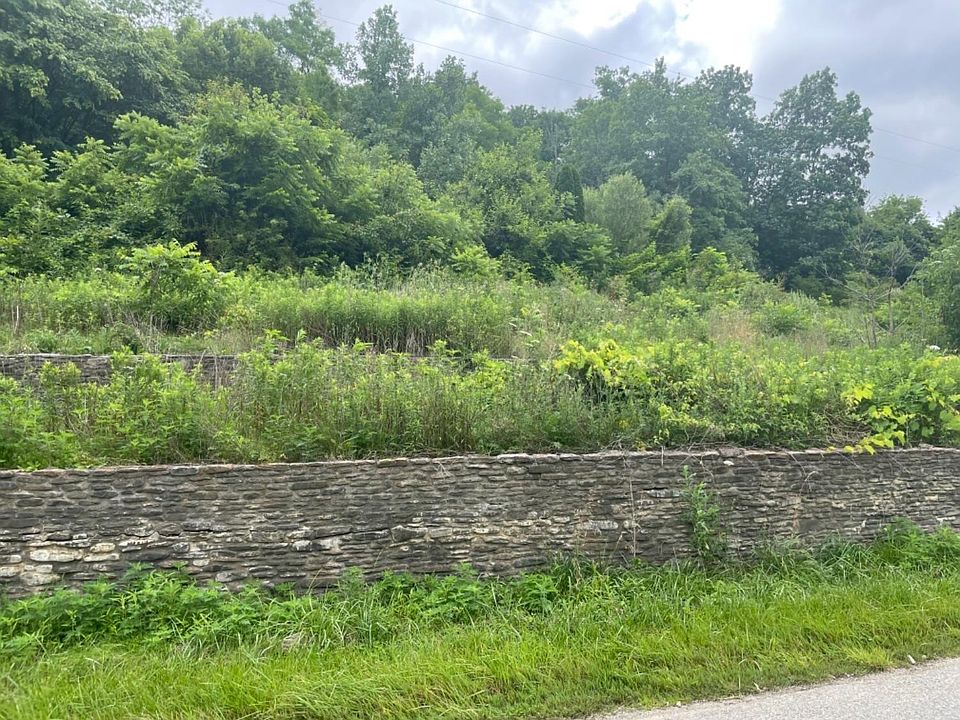 2nd image of 6163 Blue Creek Rd