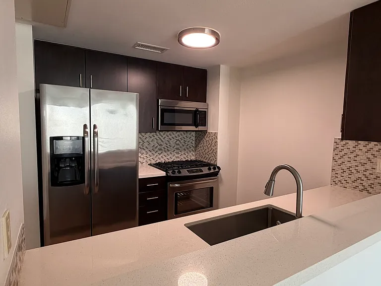 436 S Virgil Ave #Penthouse 15 — Photo 5