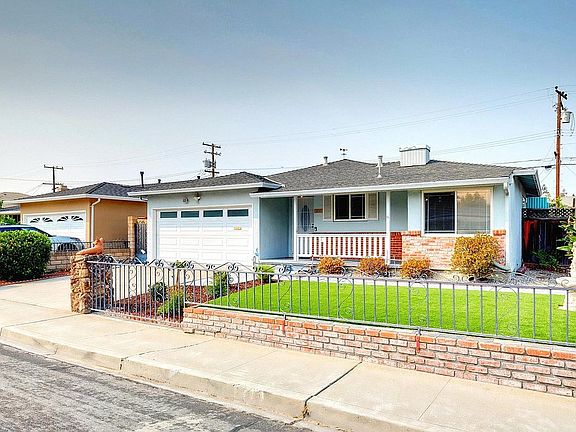 3rd image of 2751 Barcells Ave