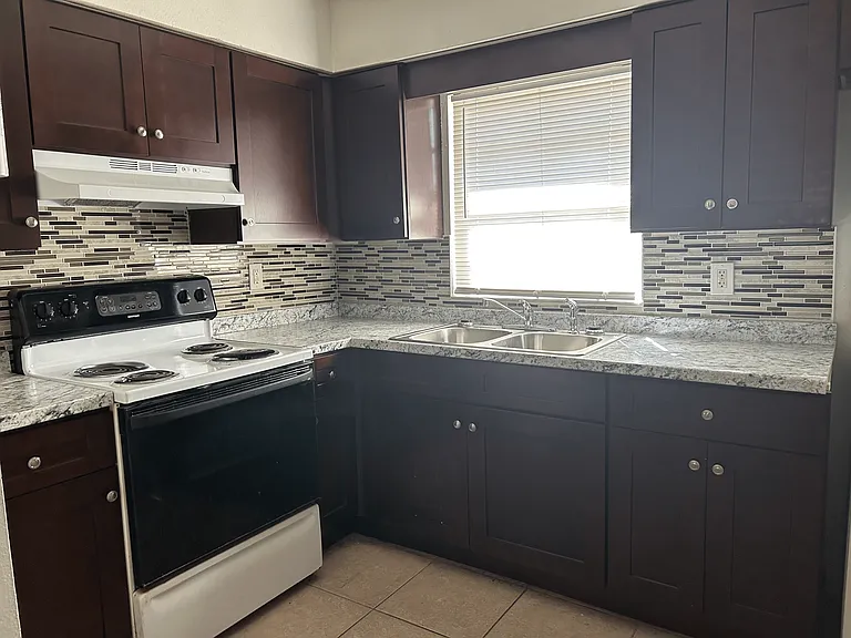 1726 E Mulberry Dr #B — Photo 1