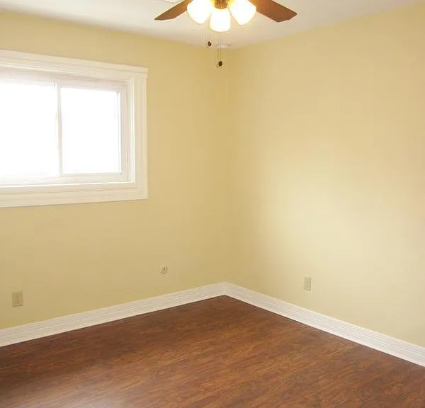 311 S Poplar St — Photo 8