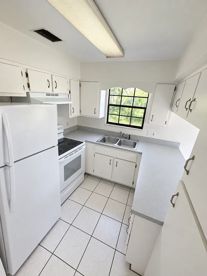 4290 NE 2nd Court — Photo 4