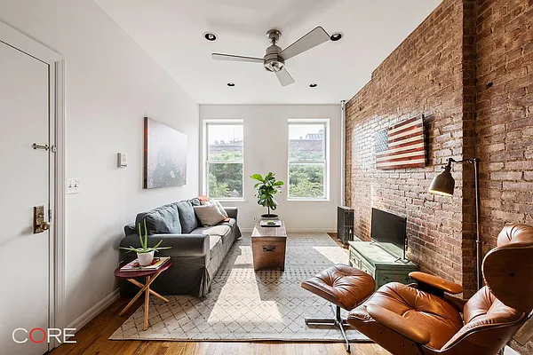 Rented by CORE | media 9