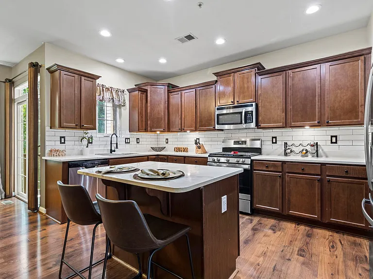 7526 Stonehouse Run Dr — Photo 10