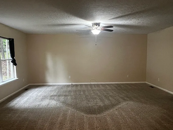 2 bed, 1.0 bath, 910 sqft, $950 — Photo 2