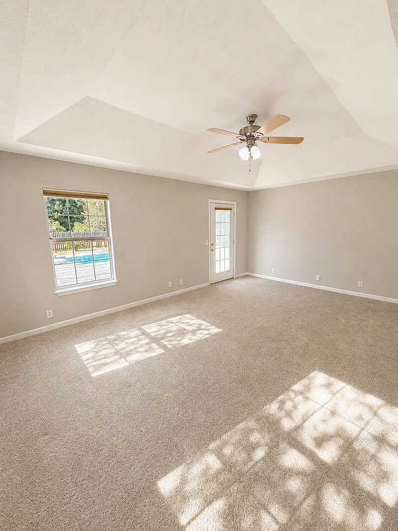 Spacious 4-Bedroom Home with In-Ground Pool! — Photo 3