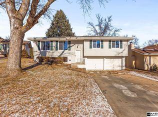 13934 Washington Cir, Omaha, NE 68137