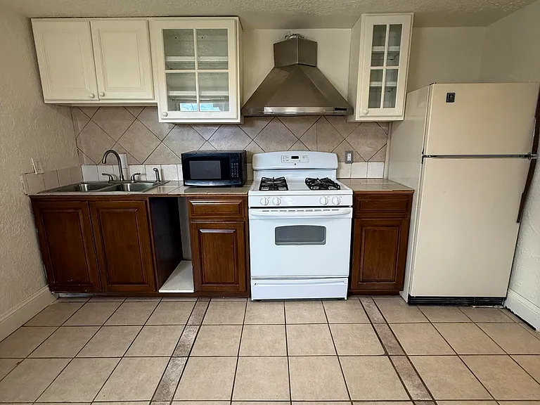 1018 Lakewood Rd #B — Photo 6