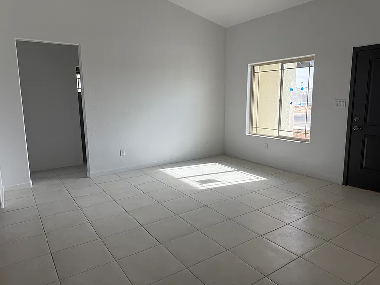 5134 E Udall Ln — Photo 4