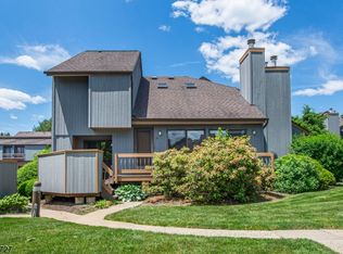 21 Chestnut Ct, Basking Ridge, NJ 07920