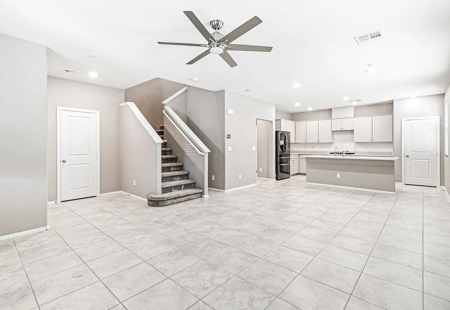 Modern 3-Bedroom Townhome with Open Living & Prime Henderson Location — Photo 4