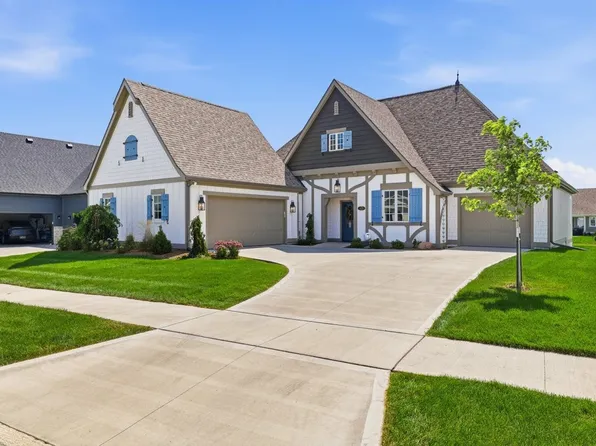405 SW 17th St, Ankeny, IA 50023