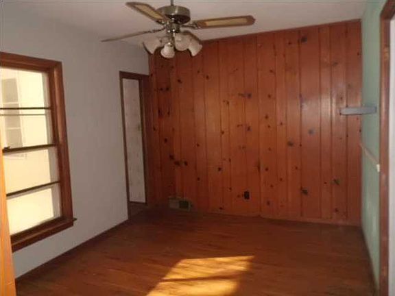 5th image of 122 S Race St