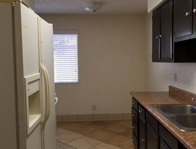204 Cottonwood Ln #4 — Photo 2