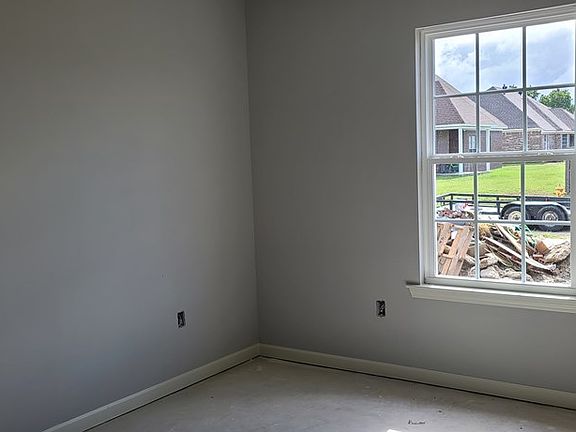 4th image of 823 Saint Johns Blvd