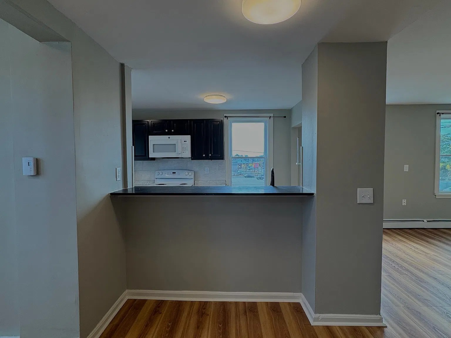 3 bed, 1350 sqft, $2,100 — Photo 4