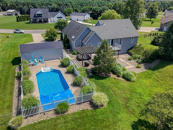 4th image of 3860 Gateway Ln