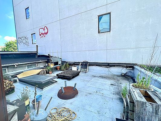 3rd image of 164 Manhattan Ave #1