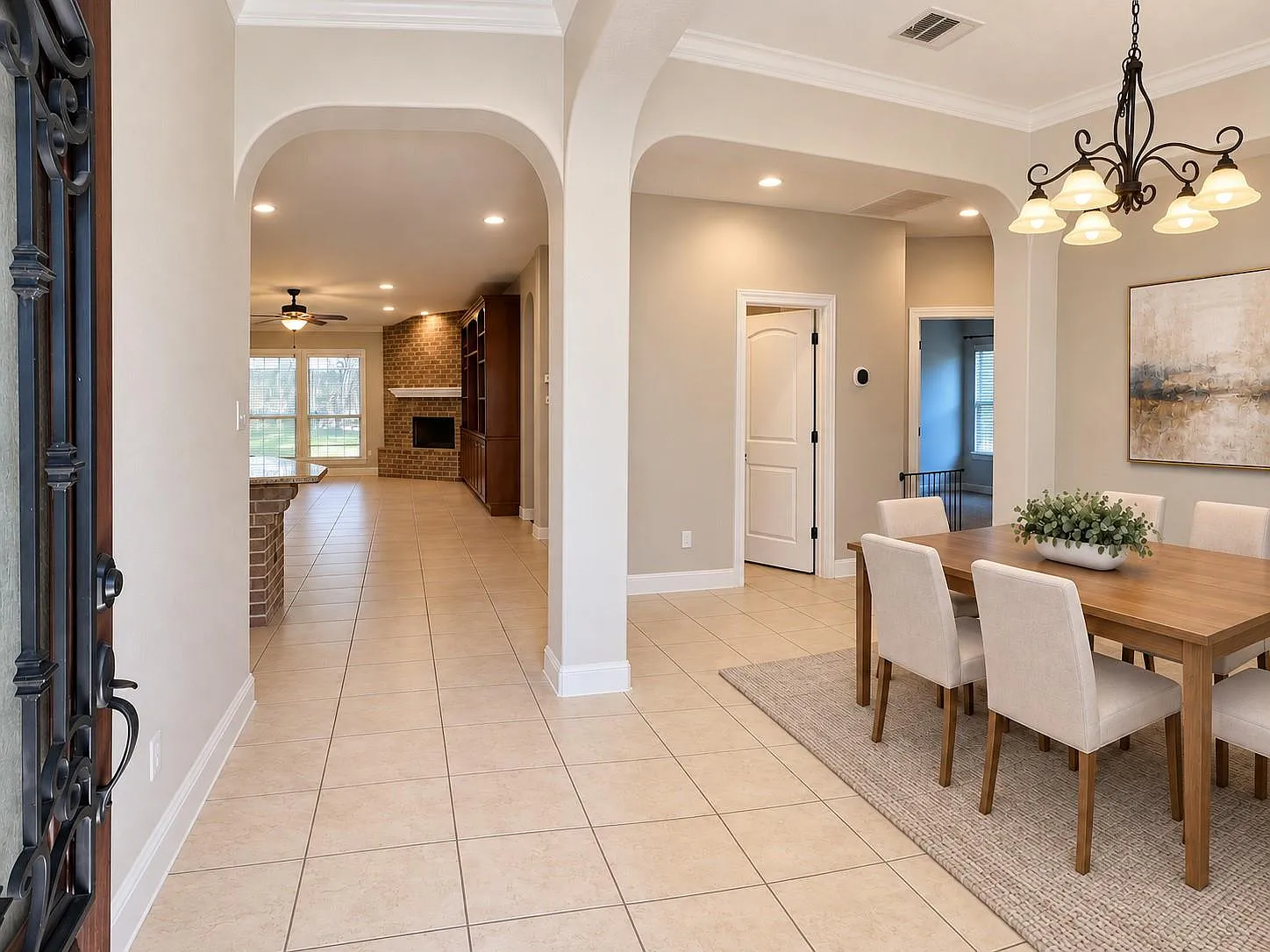 4 bed, 2.0 bath, 2282 sqft, $2,695 — Photo 2