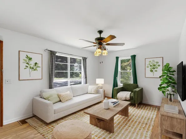 803 North Oakhill Avenue, Janesville, WI 53548