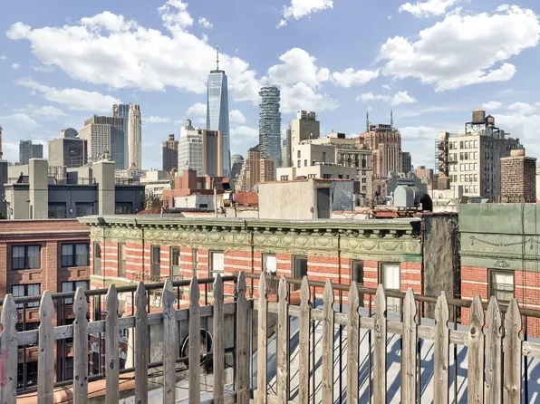 232 Elizabeth Street image 1 of 6