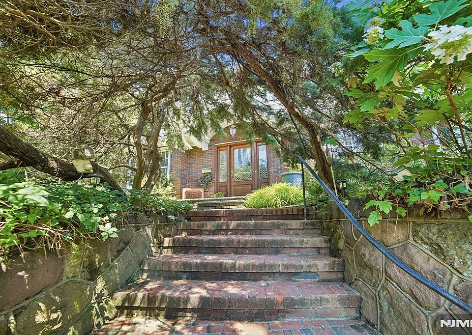 1st image of 157 Sussex Rd
