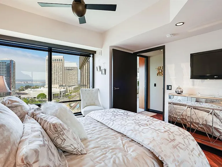 200 Harbor Dr #1502 — Photo 9