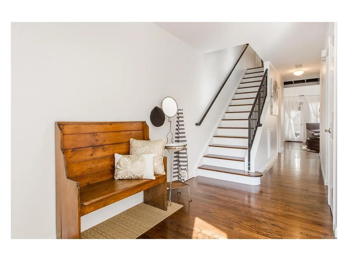 Entry hall - 164 S Jackson St