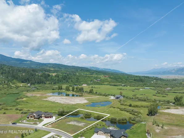 4 Willow Lake Dr, Alpine, WY 83128
